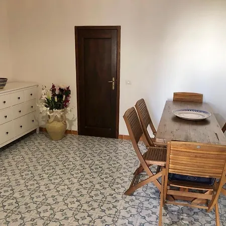 Casa de Férias By The - 70mq Large Garden And Patio *