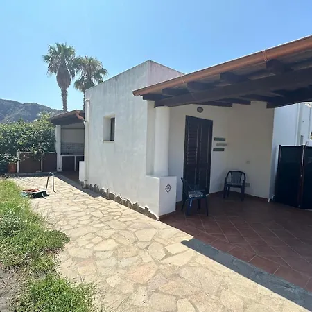 Casa de Férias By The - 70mq Large Garden And Patio Vulcano (Isola)